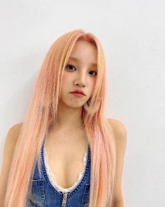 ​宋雨琦晒美照被提醒小心走光 暖心回应获网友点赞