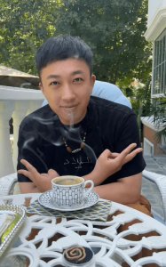​于正评论区回应与欢瑞关系:＂我是他们祖宗好吗？＂