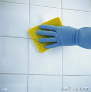 ​怎样清洁瓷砖上的污渍 卫生间瓷砖去污渍的小妙招