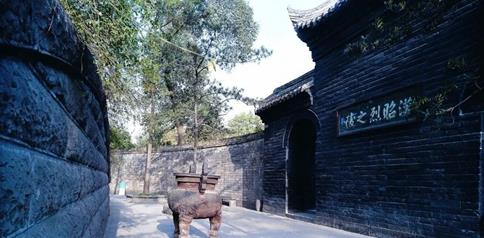刘备死后尸体为什么运回成都才下葬 古人死后不能就地下葬吗