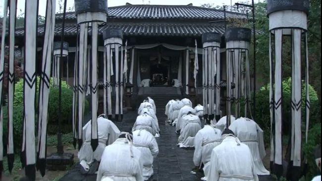 刘备死后尸体为什么运回成都才下葬 古人死后不能就地下葬吗
