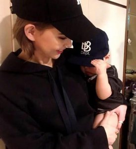 ​周杰伦儿子正面照像极了昆凌，与女儿“小周周”长相是二种风格