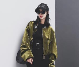 见过费雯丽穿丝绒，才知道丝绒不是贵妇气质，是富家大小姐气质！