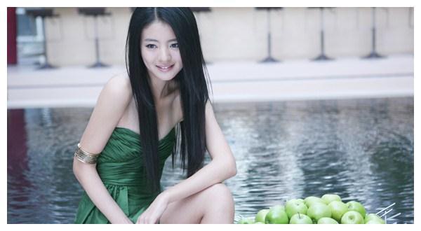 见位置确实隐蔽，叶静嘉对顾白微微点头，然后落座！