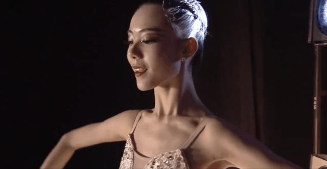 中国00后芭蕾少女刷屏！刘诗诗同款天鹅颈，堪比韩国整形范本！
