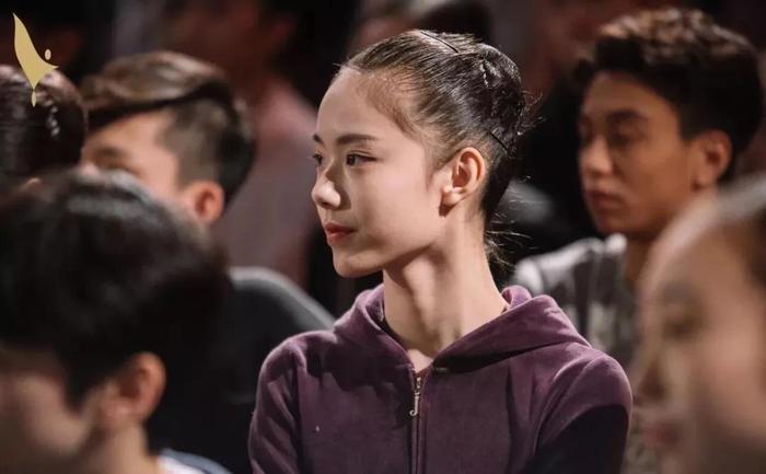 中国00后芭蕾少女刷屏！刘诗诗同款天鹅颈，堪比韩国整形范本！