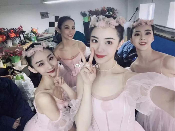 中国00后芭蕾少女刷屏！刘诗诗同款天鹅颈，堪比韩国整形范本！