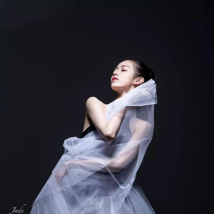 中国00后芭蕾少女刷屏！刘诗诗同款天鹅颈，堪比韩国整形范本！