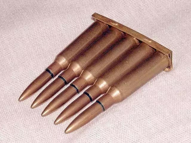 三八大盖的真实威力到底怎么样？1000米范围内能打出一个大洞