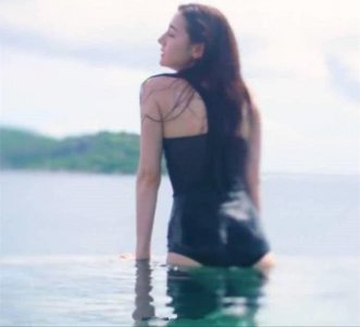 ​迪丽热巴的身材到底有多好？看她穿泳装的样子就知道！