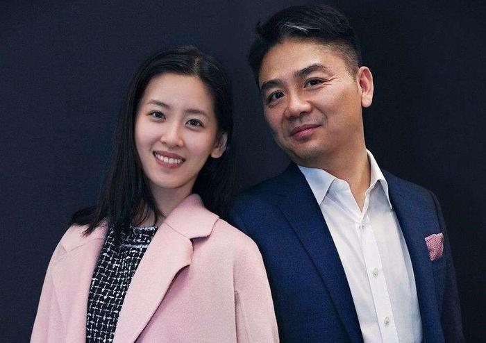离婚大瓜被否？婚变传闻沸沸扬扬，京东都看不下去，霸气做出回应