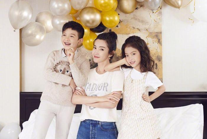 李冰冰带妹妹李雪一对儿女拍大片，高颜值兄妹长相完美遗传妈妈