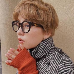 ​甜酷的短卷发有多美，小姐姐一发多变诠释别样的美感，拉风又吸睛