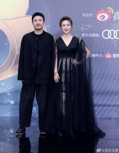 ​马丽获奖晒照感谢粉丝：感谢喜欢开心麻花的你们