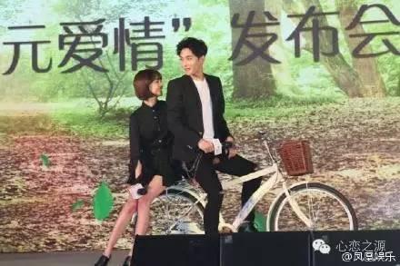 杨洋郑爽宣传《微微一笑很倾城》，两人默契穿情侣装