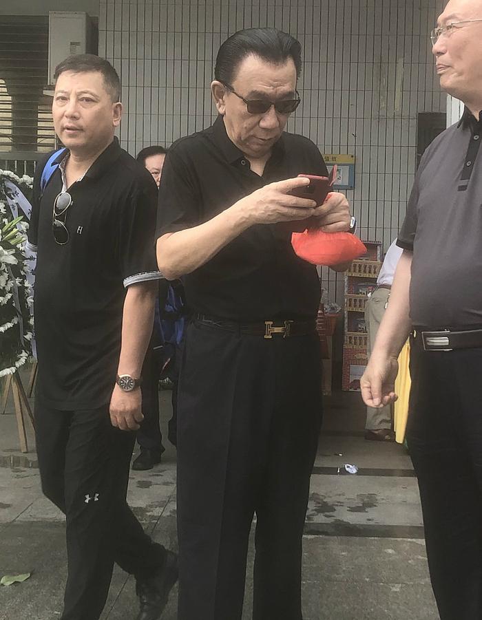 侯耀华现身相声名家郑小山追悼会，苗阜披麻戴孝显伤心