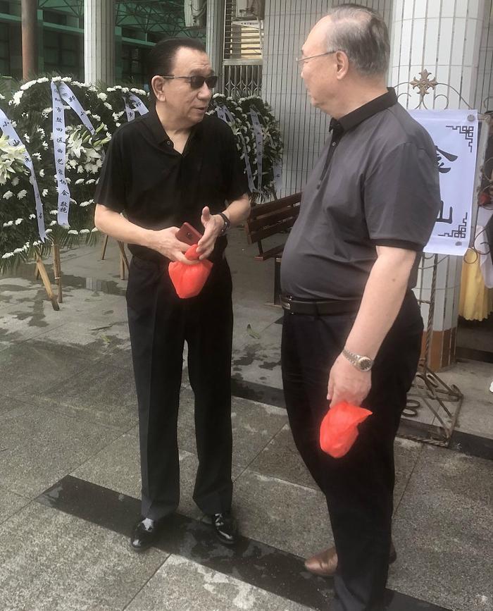 侯耀华现身相声名家郑小山追悼会，苗阜披麻戴孝显伤心
