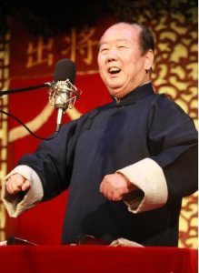 ​侯耀华现身相声名家郑小山追悼会，苗阜披麻戴孝显伤心