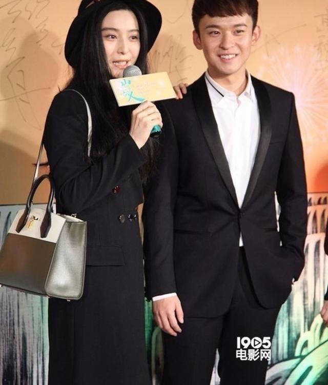 他是周星驰的御用龙套，老婆是亿万富豪，儿子居然是90后影帝