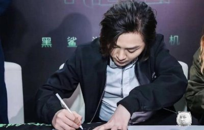 ​时隔两月张大仙终于回归，官宣直播时间引粉丝沸腾，和斗鱼硬刚？