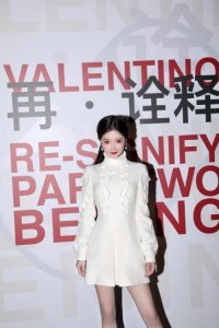 ​孙心娅与众明星现身Valentino「再·诠释」展览