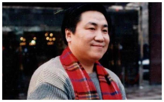 他曾名气不比赵本山差，如今女儿嫁豪门，却被质疑二人之间感情！