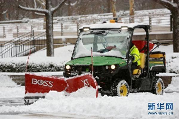 暴风雪袭击美国芝加哥地区