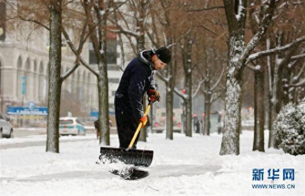 暴风雪袭击美国芝加哥地区