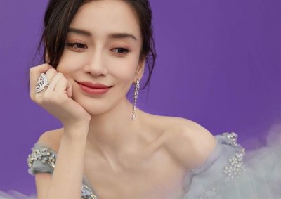 ​Angelababy跨年仙气无P照曝光 一转身节节脊椎惊悚现形