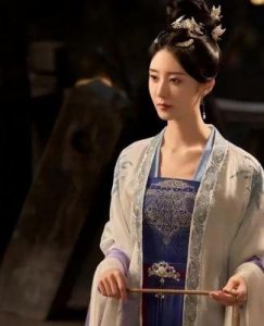 ​如果给《流水迢迢》演员演技排个名，李兰迪挤不进前三，第一第二名实至名归