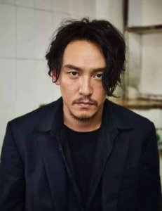 ​张震喜迎初为人父，揭秘与妻庄雯如的甜蜜爱情故事