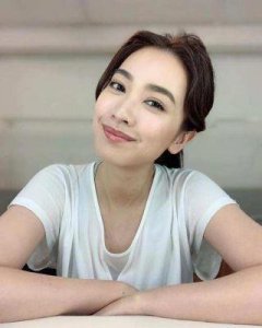 ​又一位TVB艺人宣布离开，发长文告别18年合作，嫁给帅气游泳教练并在44岁迎来
