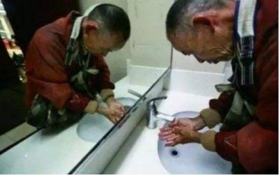 ​韦思浩：看书前洗手的“乞丐”，死后雕像被立到图书馆，这是为何