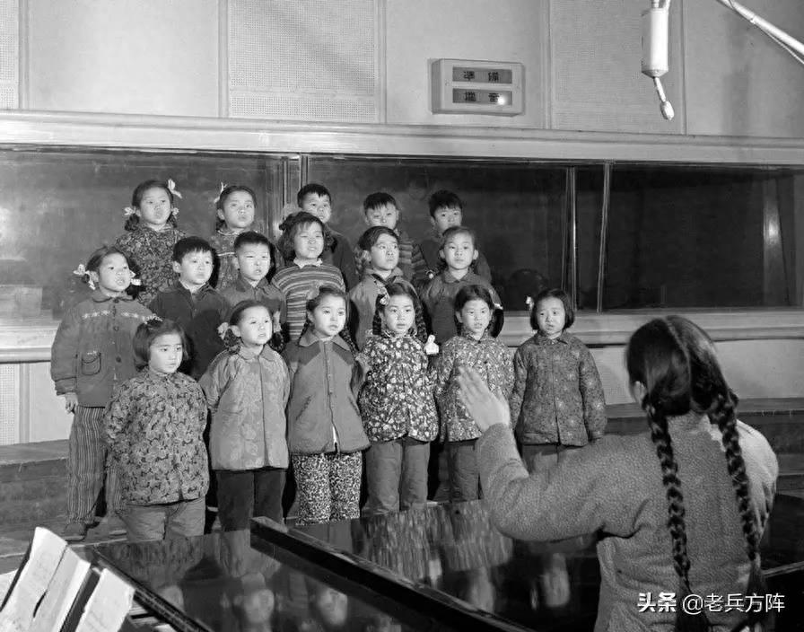 小喇叭开始广播了，“故事爷爷”孙敬修，你是否还记得