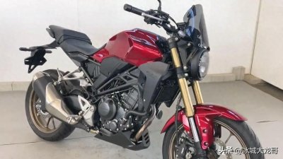 ​本田新款250摩托，复古拉风，配ABS，油耗2.5，售价27000元