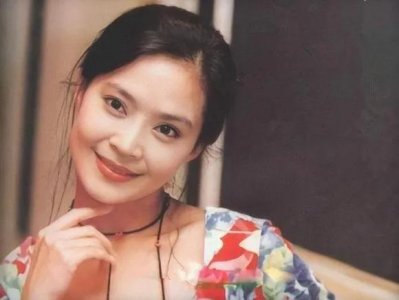 ​凭借《婉君》走红的俞小凡