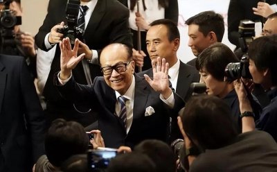 ​李嘉诚出门带一堆保镖，霍家不带保镖只因无人敢动