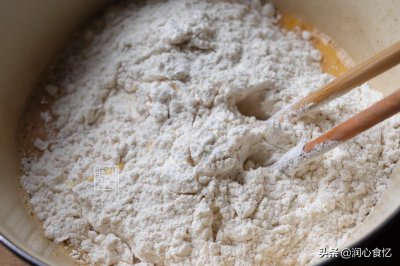 ​经常买面粉的人注意了，低筋、中筋、高筋面粉应该这样区别和使用