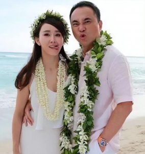 ​当年，胡静嫁给身价50亿富商朱兆祥，新婚蜜月却就要吵着分房睡。