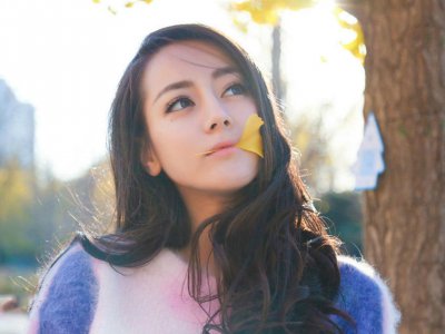 ​迪丽热巴脸上有个痣，你看了它的由来可能会伤感