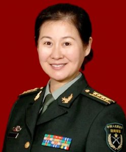 ​艺术家黄晓娟：与丈夫低调恩爱一生，儿子军校毕业有骄傲也有愧疚