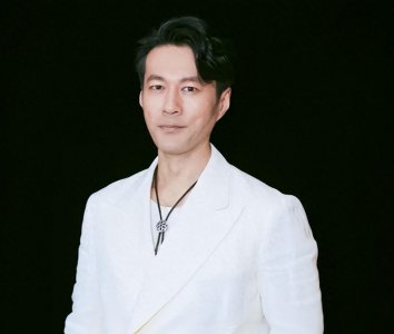 ​谭凯：因演技太好被误认为是日本人，51岁仍未婚，和老母相依为命