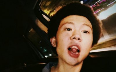 ​选TT作为对手，与欧阳靖同台演出，零零后的卓卓说唱道路依旧没停