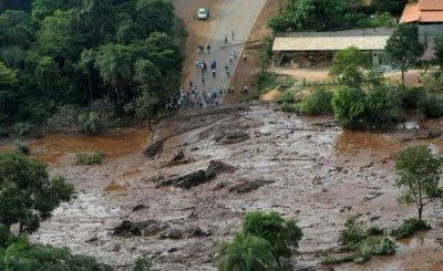 ​巴西矿坝坍塌引发泥石流，现场触目惊心，仍有约150人失踪