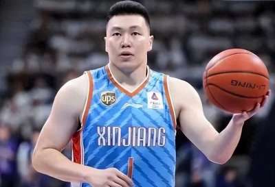 ​男篮李根：因财产与前妻开撕，二婚娶漂亮女博士，35岁终转型成功