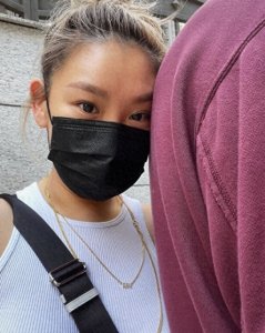 ​郑欣宜藏了一年的男友被港媒曝光，帅气不输男星，细心体贴很温柔