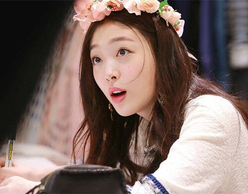 雪莉以前的组合fx组合为什么解散了？宋茜谈论崔雪莉退团说了什么