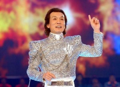 ​李咏离世四周年，妻子哈文深夜发文难掩悲伤，回国为亡夫过寒衣节