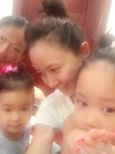 ​张恒照片，张丰毅的老婆霍凡的照片(张丰毅和霍凡举行了简单的婚礼)