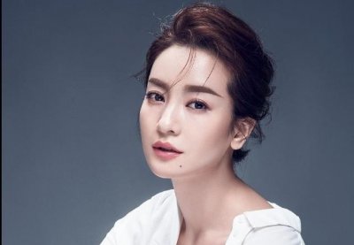 ​李晟和赵薇的合影（两部戏均被指步赵薇后尘）